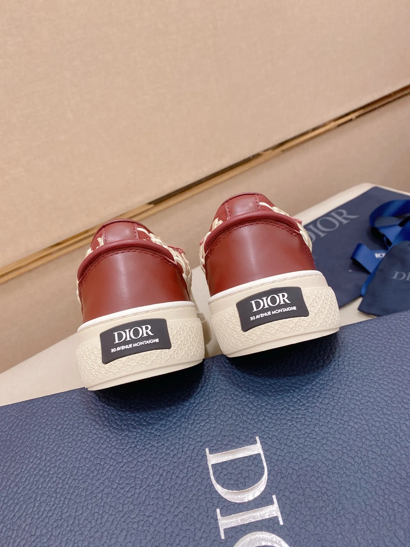 Factory price: 300 Men's shoes 💰[Dior·Dior] Top 🔍Couple style 💏🔍New casual sports style couple shoes, new four-season design, perfect workmanship, lace-up lazy style to create cabinet quality, upper: imported first-layer cowhide, sheepskin lining is soft and comfortable, ultra-light TPU wear-resistant outsole, simple, versatile fashion men's shoes, excellent color code number 35--44